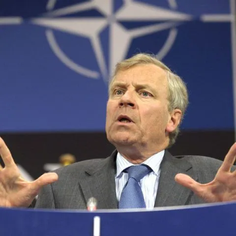 NATO şi Rusia au decis să îşi reia cooperarea militară şi politică, anunţă Scheffer