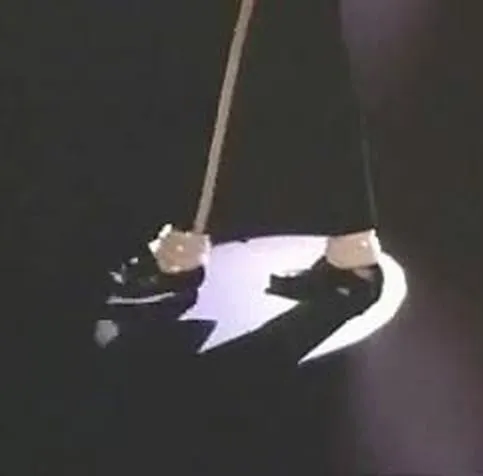 Moonwalk-ul care a consacrat dansul lui Michael Jackson, inspirat de mişcările mimului Marceau