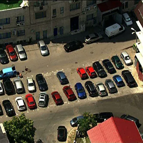 Tăruşii sau bătaia: soluţii pentru a obţine un loc de parcare în Bucureşti