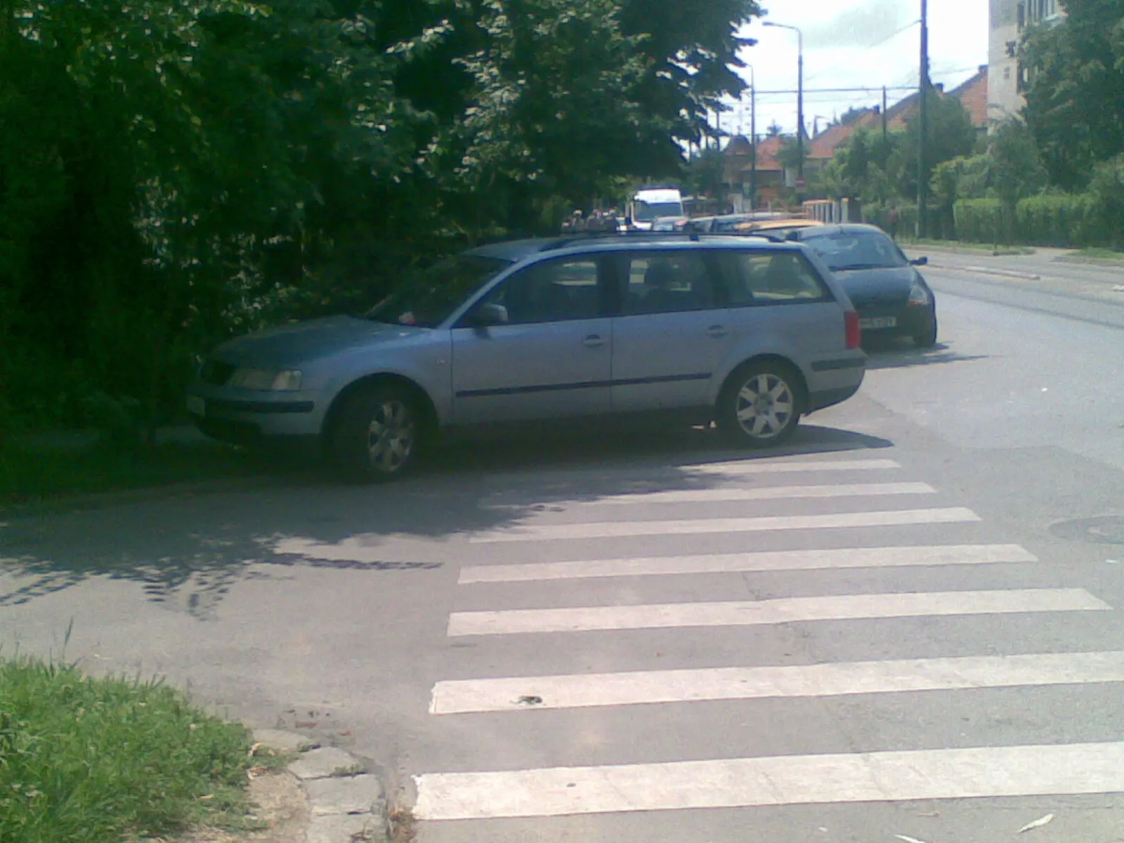 Trecerea de pietoni a devenit loc de parcare