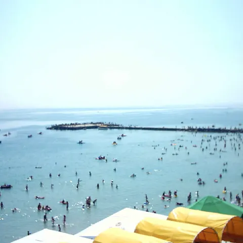 Turiştii sunt tot mai puţini la mare, în ciuda preţurilor bune