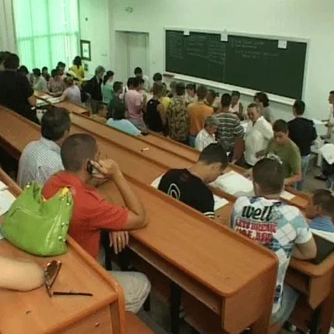 Universitatea Bucureşti este la un pas de faliment