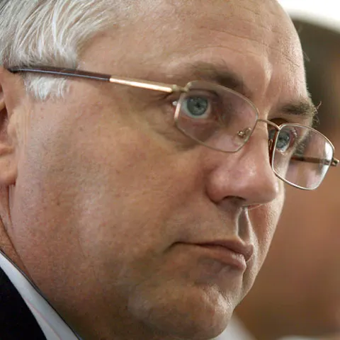 Premierul Boc face apel la magistraţi şi spune că acordarea de sporuri pune presiuni mari pe buget