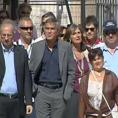 Actorul George Clooney a inaugurat un cinematograf pentru sinistraţi 