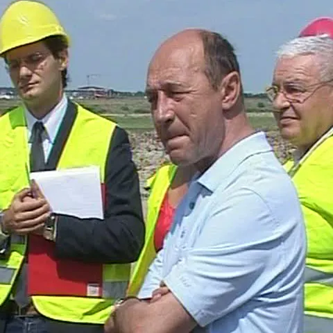 Traian Băsescu a inspectat şantierele viitoarei autostrăzi spre munte