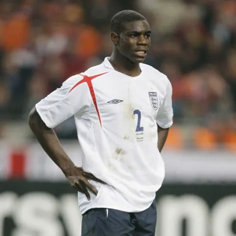 Noua gripă loveşte fotbalul. Micah Richards, de la Manchester City, infectat cu virusul A (H1N1)
