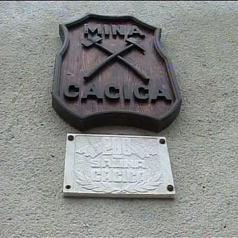 Salina Cacica este unică prin galeriile sale săpate manual 