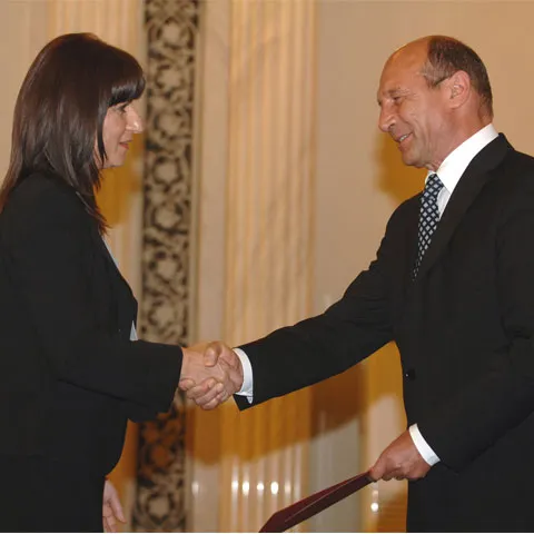 Noul ministru al Tineretului şi Sportului visa să-i croiască haine lui Băsescu
