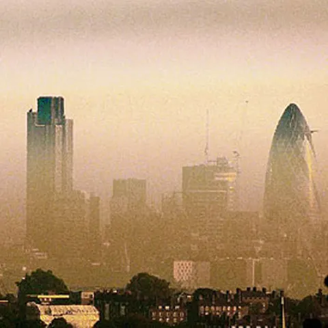 Marea Britanie şi-a redus cu 21% emisiile de CO2 faţă de 1990