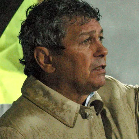 Mircea Lucescu: "Puteţi să-mi daţi sms-uri, nu-mi face bine acum să vorbesc prea mult la telefon"