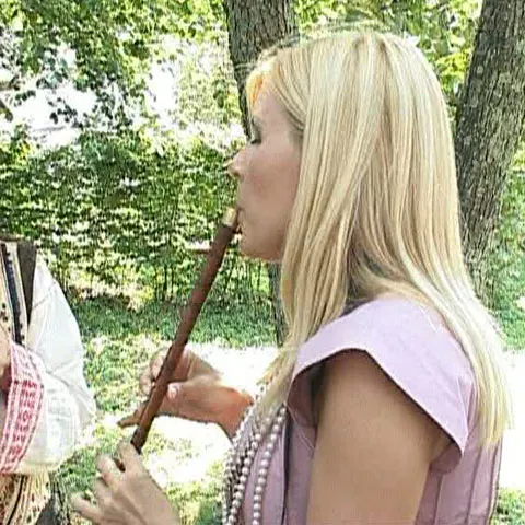 Elena Udrea ştie să cânte şi la fluier! - VEZI VIDEO