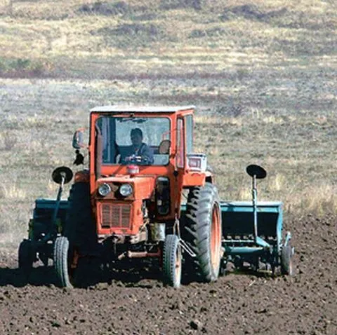 Ilie Sârbu:Fermierii ar putea primi un avans de 70% din plăţile pe suprafaţă pentru 2009, în toamnă
