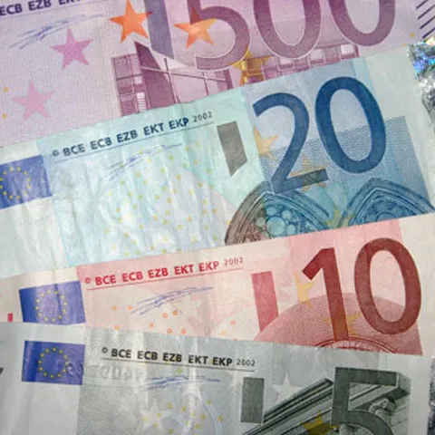 Costurile adiţionale cumpărării unei locuinţe se ridică la circa 5.000 de euro