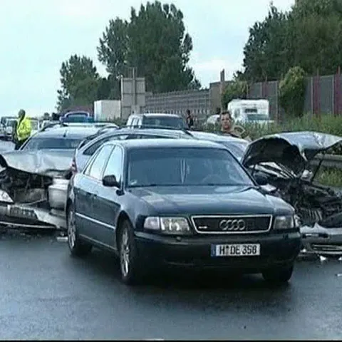 Carambol gigantic soldat cu 66 de răniţi pe o autostradă în Germania - VEZI VIDEO