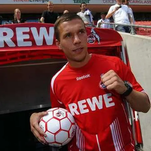 "Dubla" lui Podolski învinge Timişoara