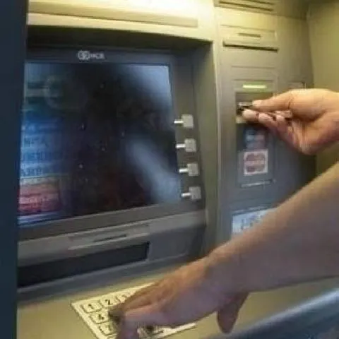 Plata pe card a salariului la stat, neconstituţională
