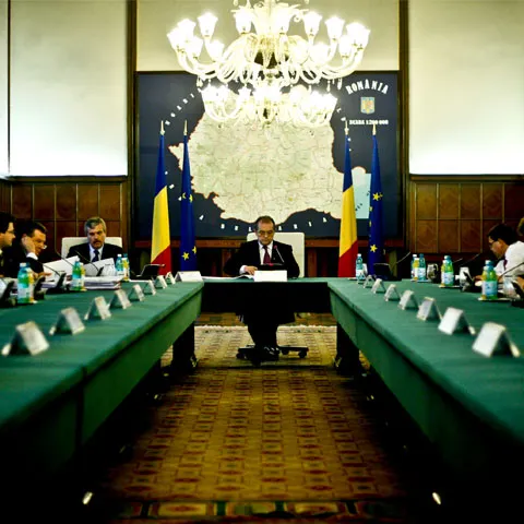 Guvernul Boc, dator vândut la bănci