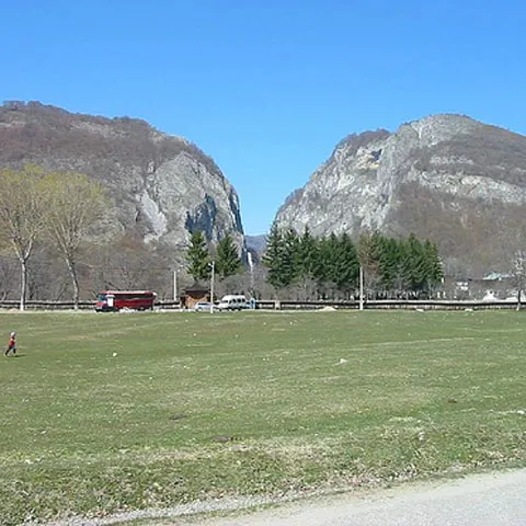 Cercetaşii gorjeni vor ecologiza zona Polovragi