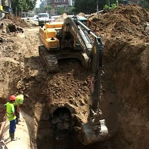 Şantierele Capitalei pun în pericol atât viaţa muncitorilor, cât şi a pietonilor