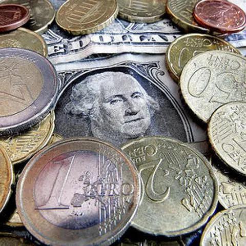CNP a revizuit în scădere cu aproape o treime, la 810 euro, salariul mediu brut în România în 2020