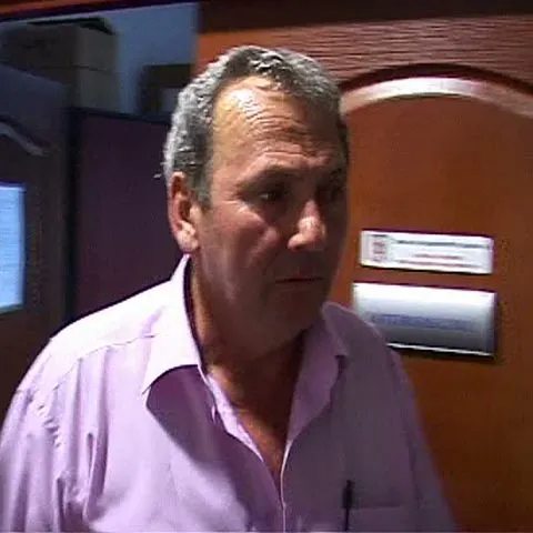 Un angajat al Consiliului Judeţean Argeş a ajuns la secţie după ce a condus beat