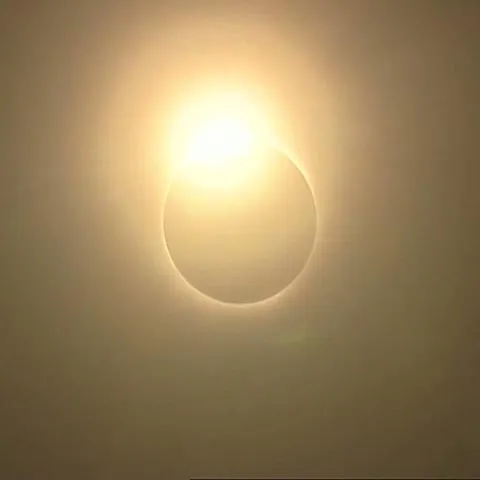 Două miliarde de oameni au fost martori la cea mai lungă eclipsă de soare din acest secol - VEZI AICI IMAGINI DE LA ECLIPSĂ