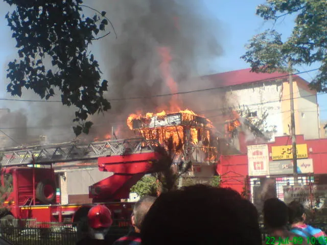 Un restaurant din sectorul 6 a luat foc