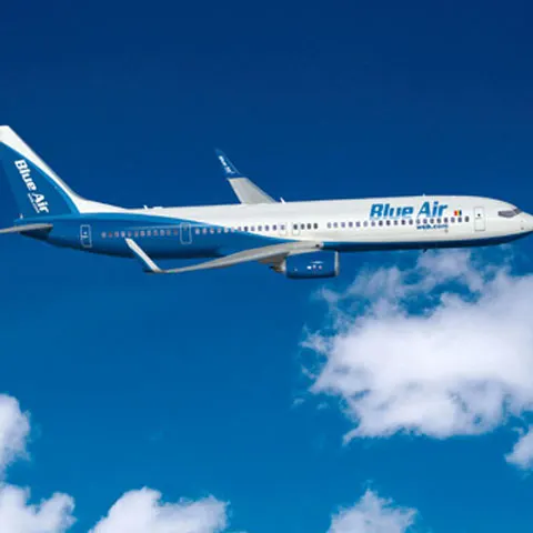 Blue Air a anunţat că pasagerii MyAir blocaţi pe aeroporturi pot călători cu aeronavele sale