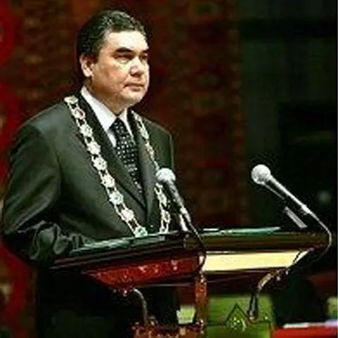Preşedintele turkmen a operat un om, deşi nu este chirurg