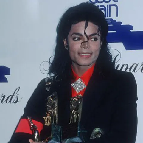 Michael Jackson urma să regizeze un film despre copiii din orfelinate