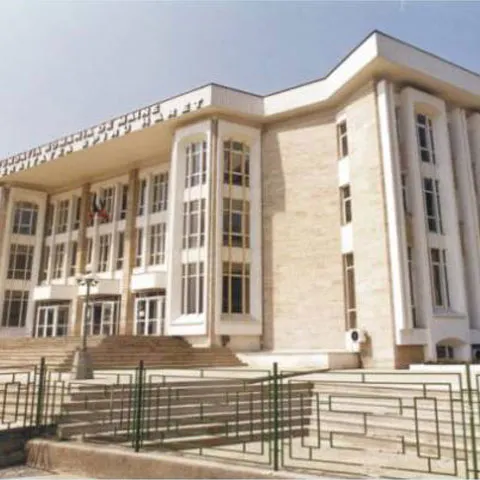 Actuali şi foşti politicieni, dar şi artişti renumiţi predau cursuri la Universitatea "Spiru Haret"