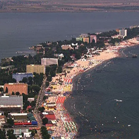 Turiştii de pe litoral şi de la munte au parte de temperaturi ridicate în aceste zile