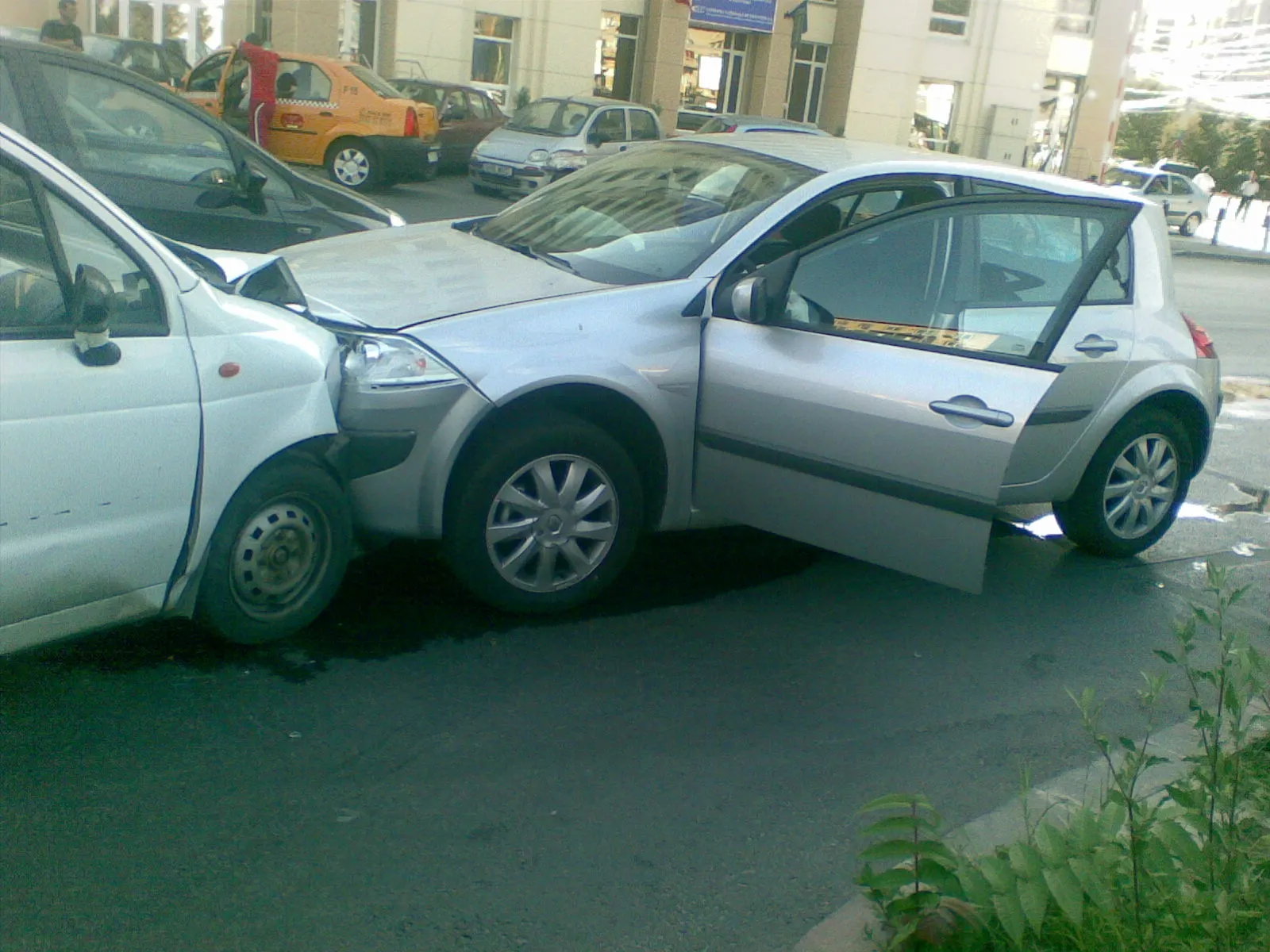 Accident, un autovehicul a circulat pe contrasens