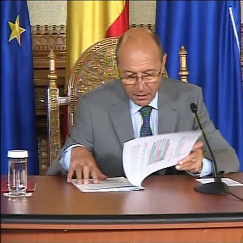 Băsescu nu vrea schimbarea lui Predoiu: "Cred că şi-a făcut treaba"