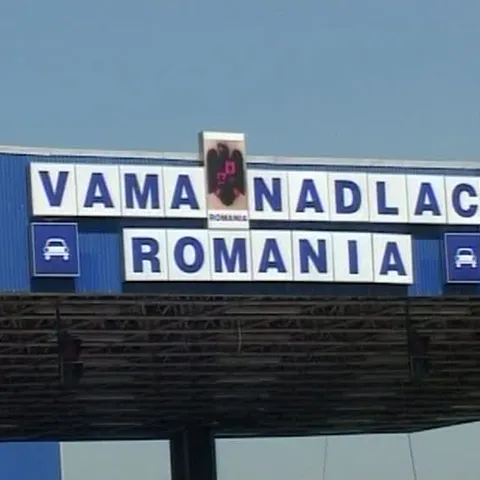 Două autocare cu suporteri stelişti şi un microbuz maghiar s-au ciocnit. Şapte poliţişti maghiari au fost răniţi