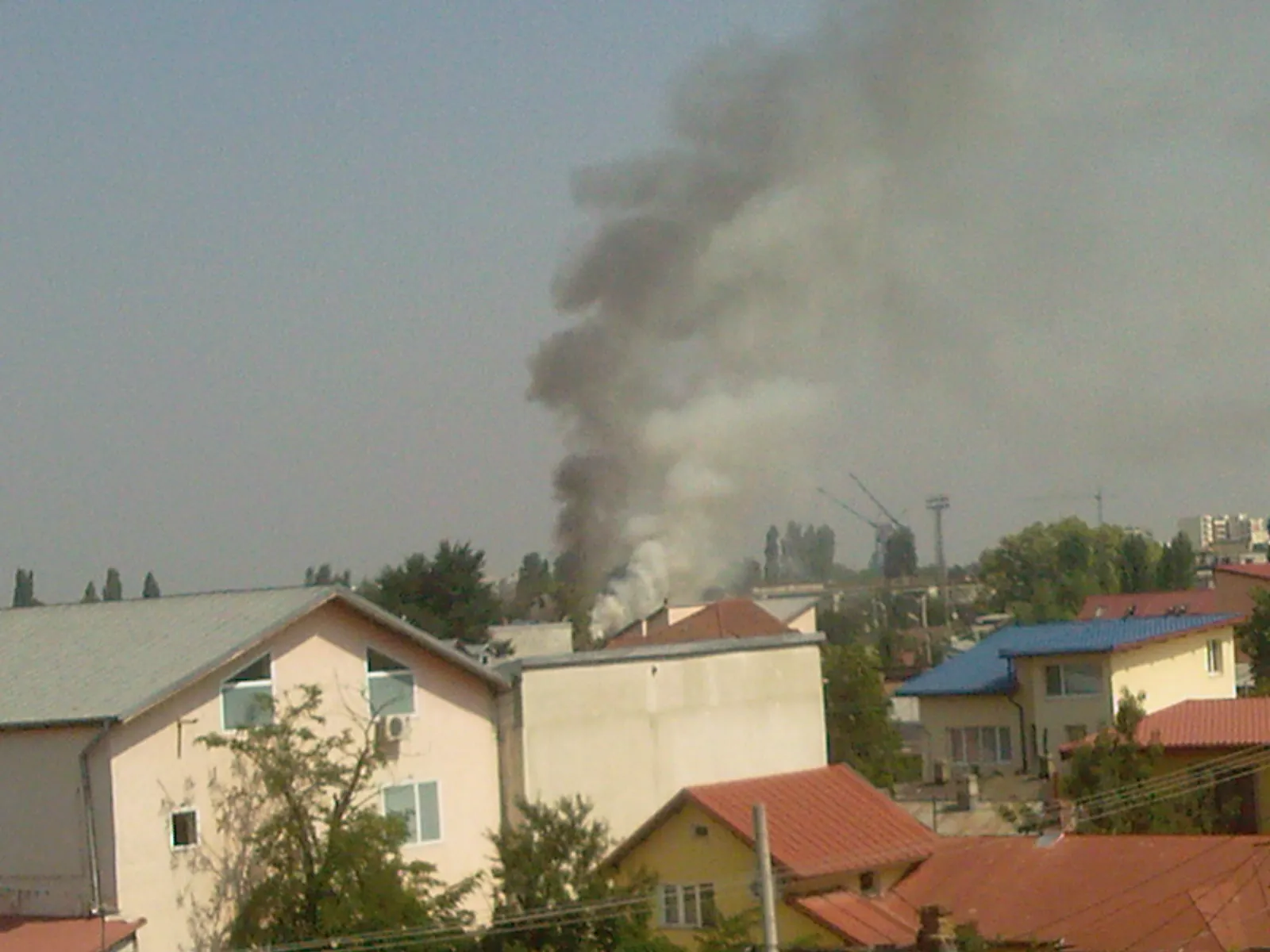 Incendiu în cartierul Giuleşti din Capitală