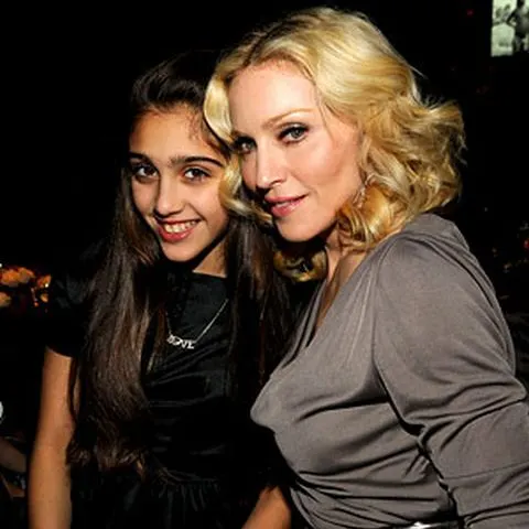 Madonna şi-a mituit fiica în vârstă de 12 ani