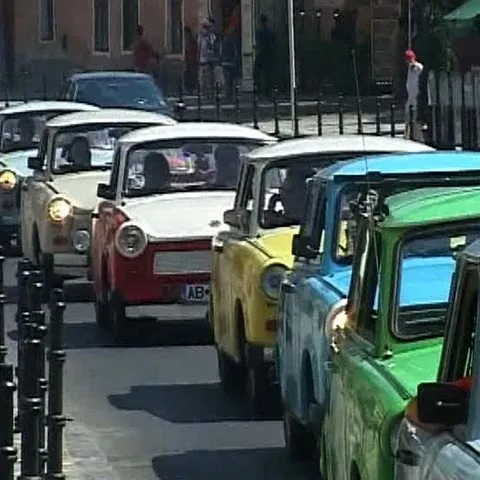Proprietarii de Trabant s-au întâlnit la Braşov pentru Trabi Trip - VEZI PARADA