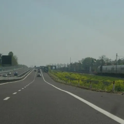 Inaugurare de ochii lumii: şoseaua de centură a Braşovului a fost inaugurată, deşi nu e terminată