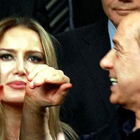 Noi dezvăluiri în sexgate-ul italian: Patrizia D'Addario afirmă că Berlusconi i-a oferit un loc în Parlamentul European