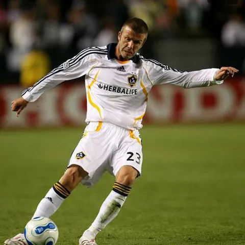 Un suporter către Beckham: Soţia ta este o adevărată ruşine!
