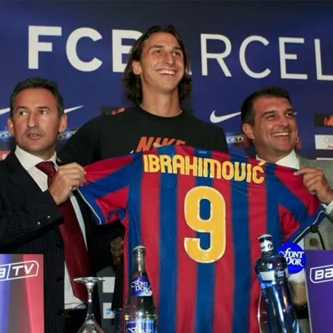 Ibra-mania la Barcelona: 50.000 de suporteri au asistat la prezentarea oficială a suedezului. VEZI VIDEO!