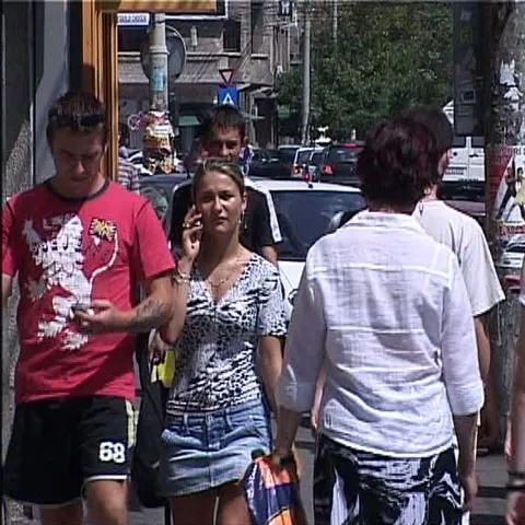 Românii sunt speriaţi de criză, arată un sondaj INSOMAR 