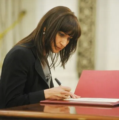 Ministrul Sorina Plăcintă, de patru ori incompatibilă cu funcţia de senator