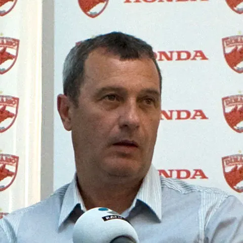 Dinamo are doi antrenori principali