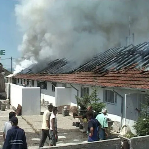 Un incendiu a izbucnit la depozitul unei fabrici de decoruri dintr-o comună buzoiană