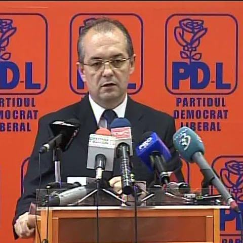 Boc a fost lăsat baltă de miniştrii plecaţi în concediu