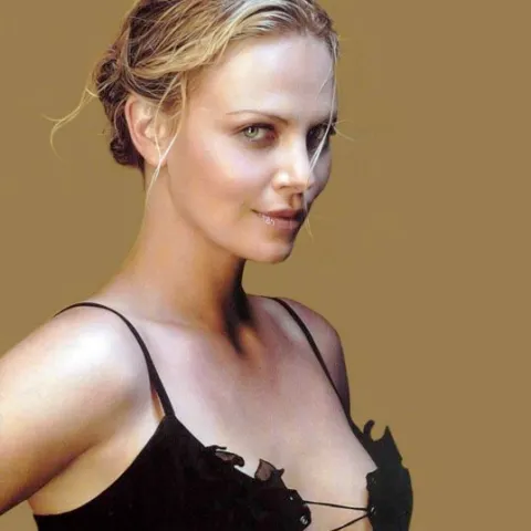 Charlize Theron va produce un film despre drepturile femeilor din Orientul Mijlociu