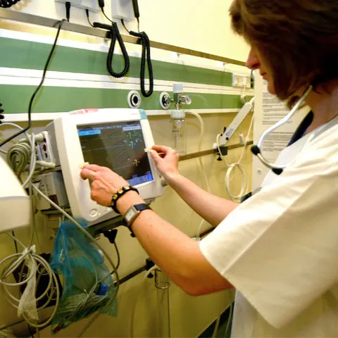 Aparatura ultraperformantă de la Maternitatea Bega nu poate fi folosită din cauza reţelei electrice prea vechi