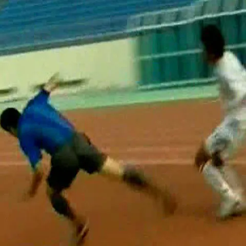 China - Jucătorul care l-a atacat pe arbitrul unui meci a fost exclus din fotbal